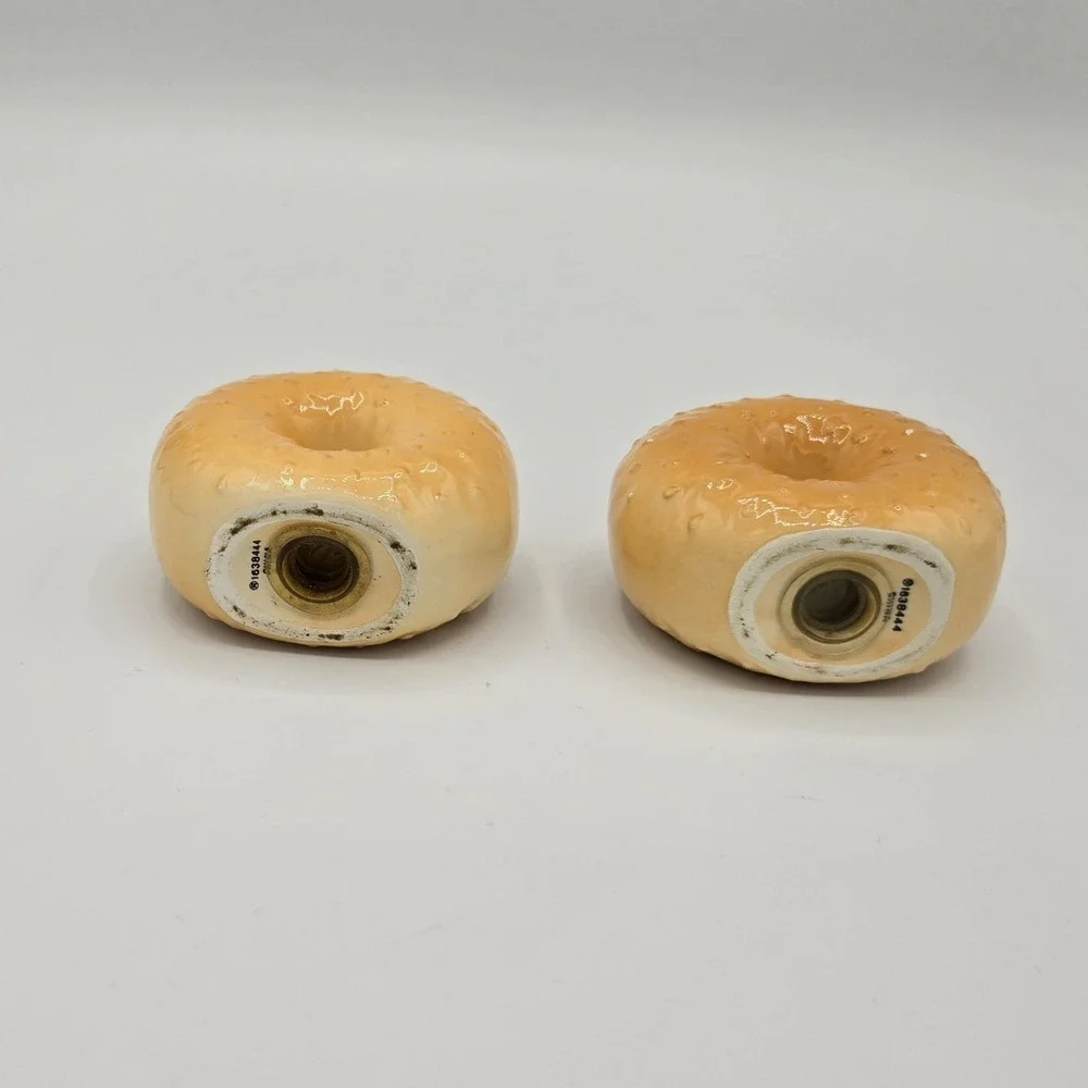 BAGEL SHAPE CERAMIC SALT & PEPPER SHAKERS VINTAGE‎
